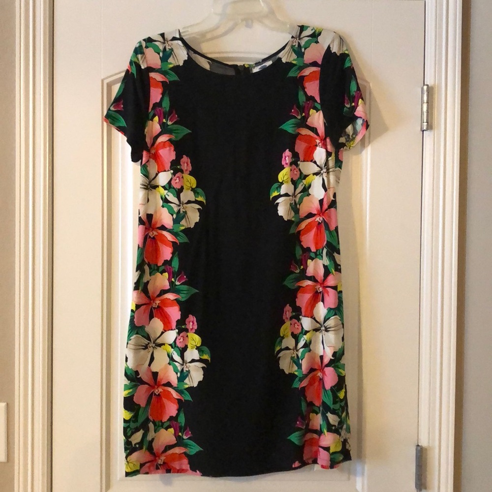 Beautiful floral dress!